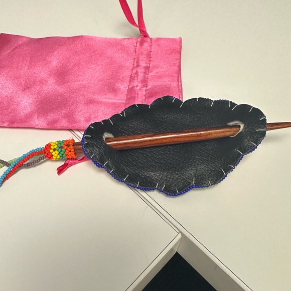 Mother Sierra Summer Rainbow Beaded Hair clip - Picture 4 of 7